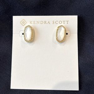 Kendra Scott Ellie stud earrings NWT Ivory mother of pearl and gold.